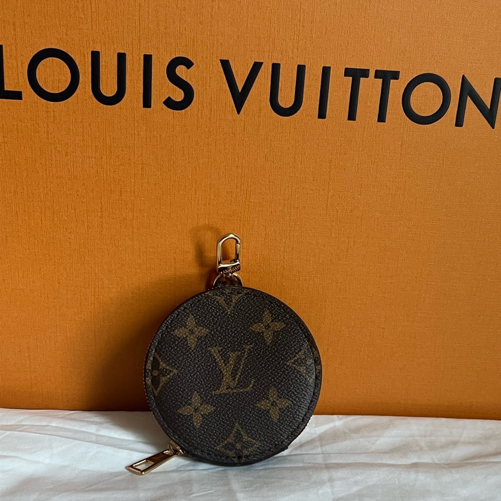 Louis Vuitton onthego east west Round Coin Purse Monogram Canvas Brown